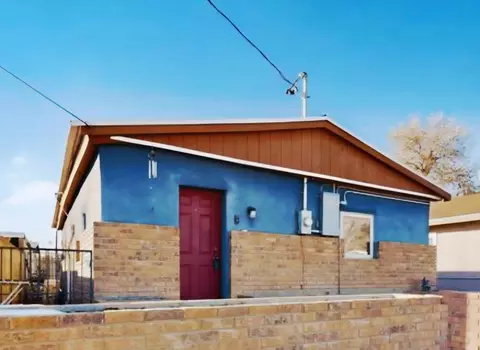 915 22nd St NW, Albuquerque, NM 87104