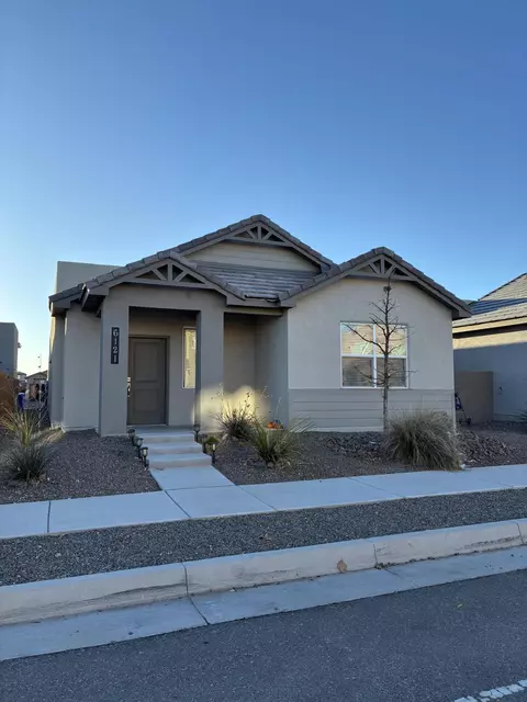 6121 Strand Loop SE, Albuquerque, NM 87106