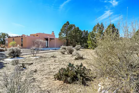 1 Zia Trl, Corrales, NM 87048