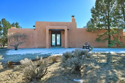 1 Zia Trl, Corrales, NM 87048