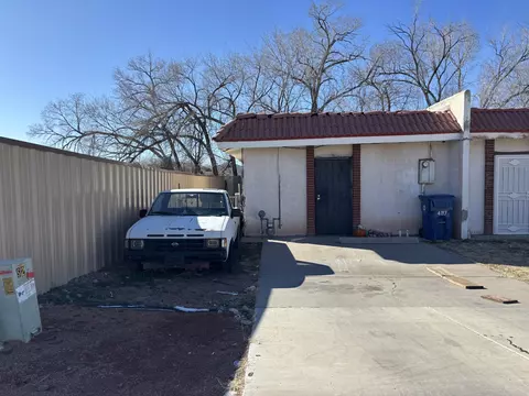 497 Gerald Chavez Ln NE, Los Lunas, NM 87031