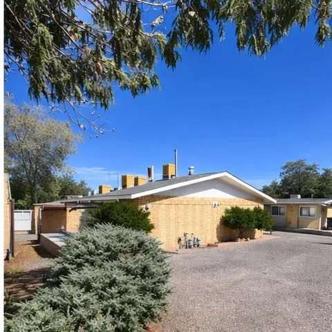 4017 Thaxton Ave SE, Albuquerque, NM 87108
