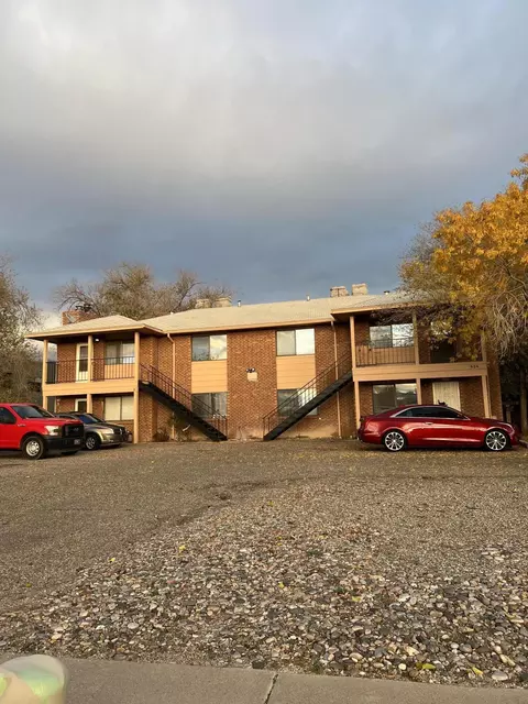 404 Western Skies Dr SE, Albuquerque, NM 87123