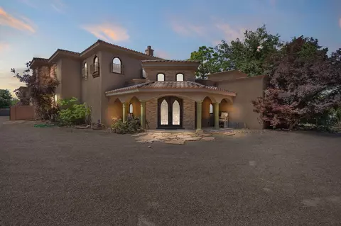 746 Chamisal Rd NW, Albuquerque, NM 87107