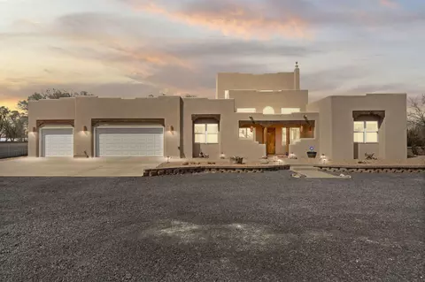 650 Barnett Dr, Bosque Farms, NM 87068