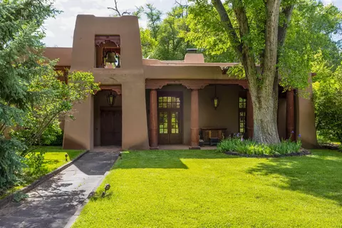 7011 Rio Grande Blvd NW, Los Ranchos, NM 87107