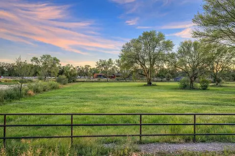 916 Chamisal Rd NW, Albuquerque, NM 87107