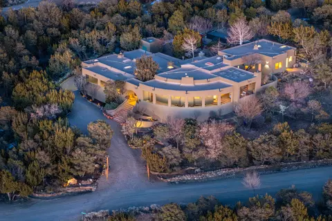 1301 Hummingbird Ct, Santa Fe, NM 87501