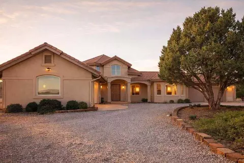 840 Santa Barbara Dr, Farmington, NM 87401