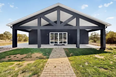 19 Eastview Ln, Stanley, NM 87056