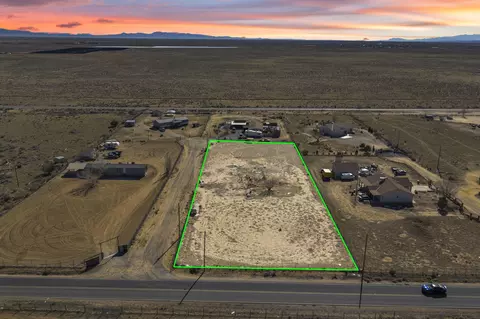 98 Van Camp Blvd, Los Lunas, NM 87031