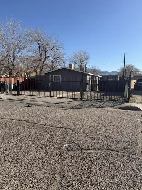 412 Tennessee St NE, Albuquerque, NM 87108