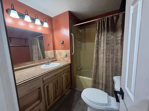 Bath - 33 Carp Rd, Thoreau, NM 87323 photo 4 of 4