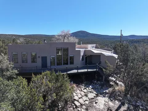 35 Gallinger Ln, Tijeras, NM 87059