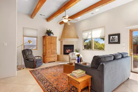 2020 Sydney Ln NW, Albuquerque, NM 87107