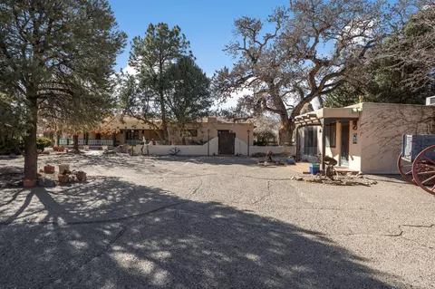 10075 Los Cansados Rd NW, Albuquerque, NM 87114