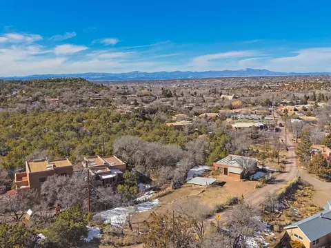 436 Apodaca Hill St, Santa Fe, NM 87501