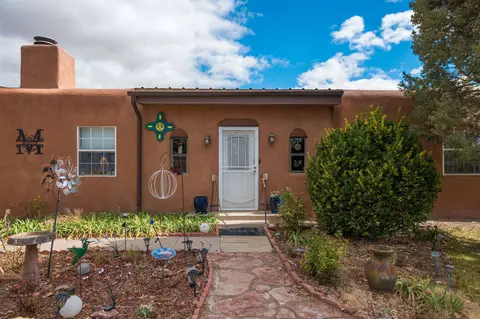 8 Vista De Las Cruces Rd, Los Lunas, NM 87031
