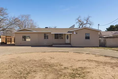 1048 Goff Blvd SW, Albuquerque, NM 87105