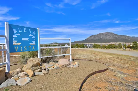 38 Weathersby Dr, Edgewood, NM 87015