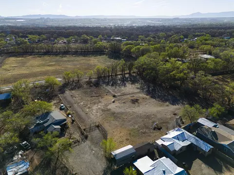 2224 Perry Rd SW, Albuquerque, NM 87105