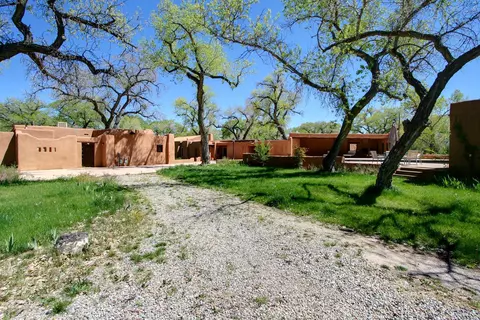 373 Bosque Acres Rd, Corrales, NM 87048