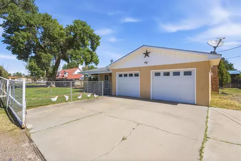 15 Whitehouse Rd, Los Lunas, NM 87031