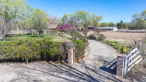 350 Applewood Rd, Corrales, NM 87048