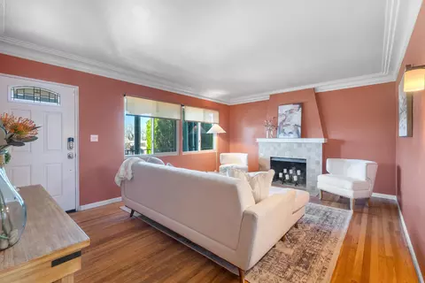 420 Bryn Mawr Dr SE, Albuquerque, NM 87106