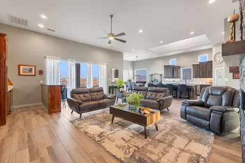 704 Gregg Rd NE, Rio Rancho, NM 87124
