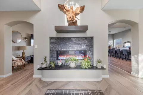 704 Gregg Rd NE, Rio Rancho, NM 87124