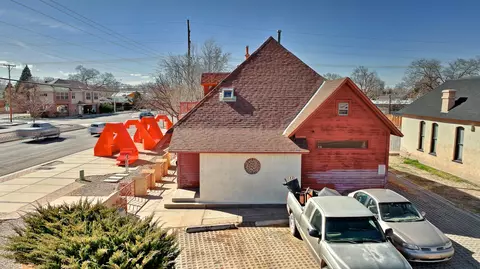807 8th St NW, Albuquerque, NM 87102