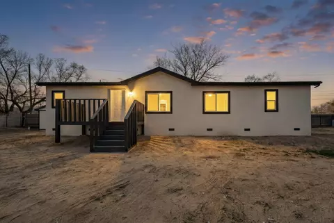 23 Lakeview St, Los Lunas, NM 87031