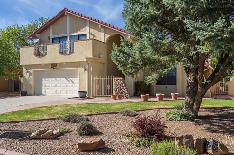 5801 Flor Del Rey NW, Albuquerque, NM 87120