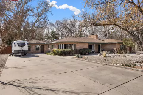 810 Solar Rd NW, Albuquerque, NM 87107