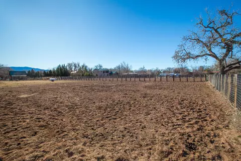 183 La Pasada De Anacleto, Corrales, NM 87048