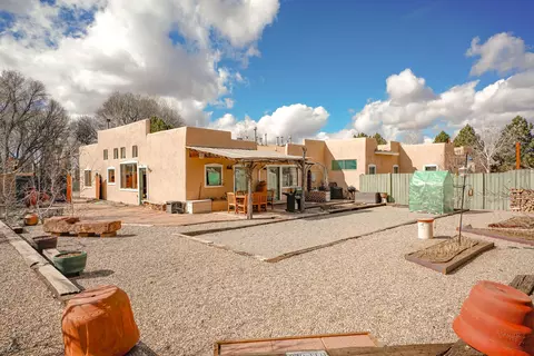 525 La Lomita Rd #H, Taos, NM 87571