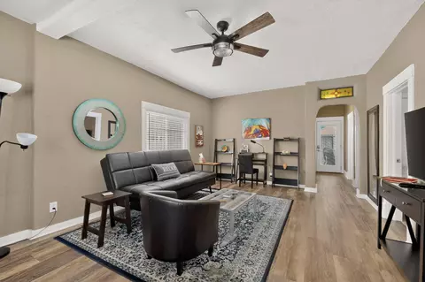321 Columbia Dr SE, Albuquerque, NM 87106