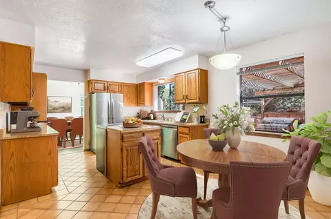 98 Lagarto Rd, Tijeras, NM 87059