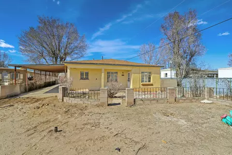 1101 Pear Dr SW, Albuquerque, NM 87105