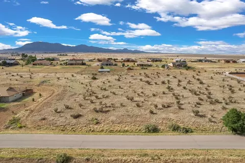 9 Half Moon Rd, Edgewood, NM 87015