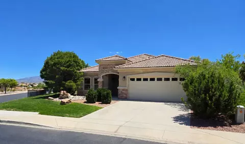 900 Cottonwood Cir, Bernalillo, NM 87004