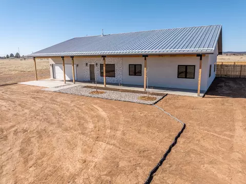 6 Lobo Dr, Moriarty, NM 87035