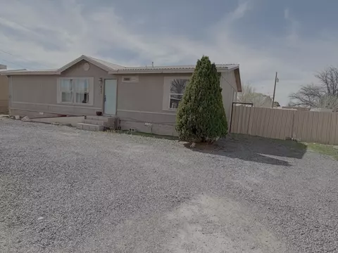 617 Wisconsin St, Belen, NM 87002