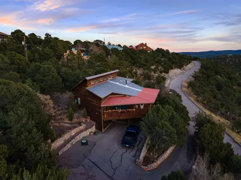 35 Manana Dr, Cedar Crest, NM 87008