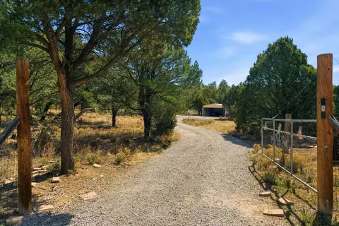 106 Anaya Rd, Tijeras, NM 87059
