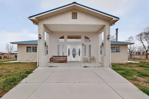 24 Della Rd, Los Lunas, NM 87031