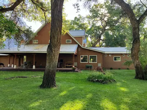 160 Andrews Ln, Corrales, NM 87048