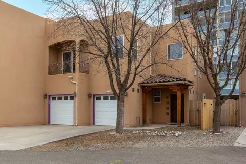 512 Alcalde Pl SW, Albuquerque, NM 87104