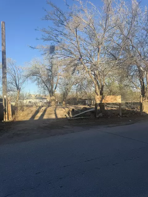 2402 Salvador Rd SW, Albuquerque, NM 87105